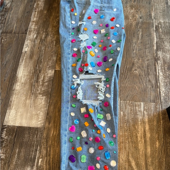 No Boundaries High Rise Blue Jeans with Colorful Embellishments - Picture 4 of 5